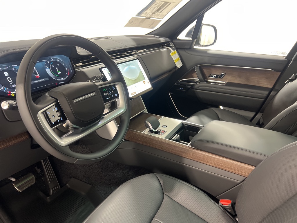 2025 Land Rover Range Rover SE photo 10