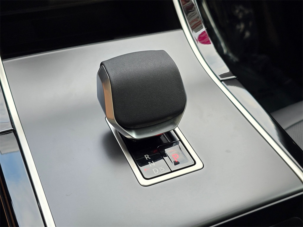 2026 Land Rover Range Rover Evoque S photo 12