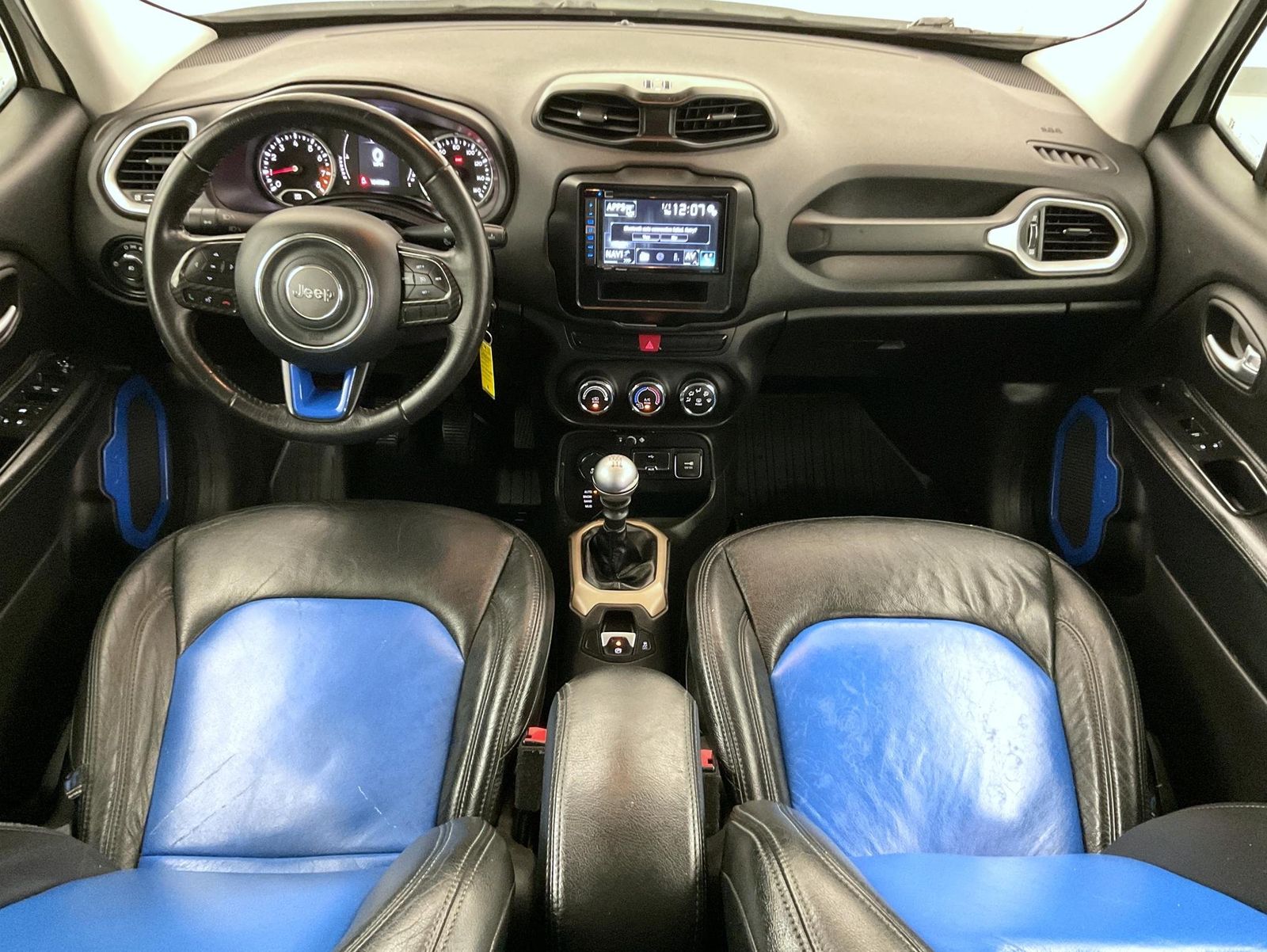 2015 Jeep Renegade Latitude photo 11