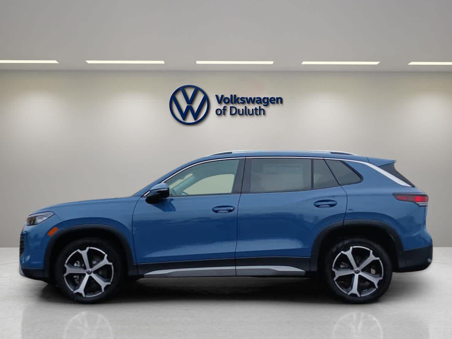 2025 Volkswagen Tiguan SE photo 2