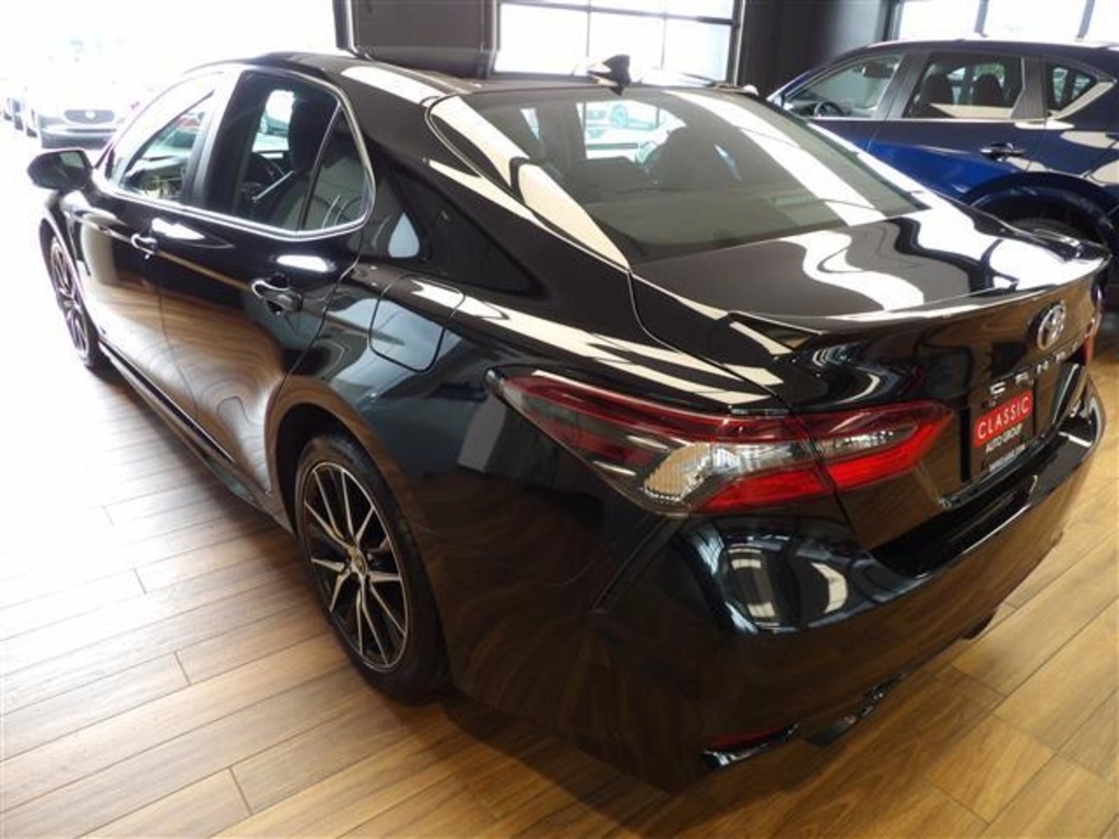 2023 Toyota Camry SE photo 14