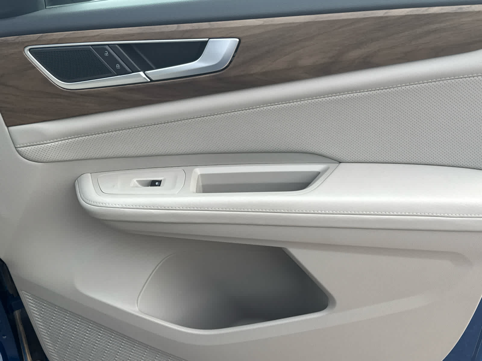 2025 Volkswagen Atlas SE Technology photo 18