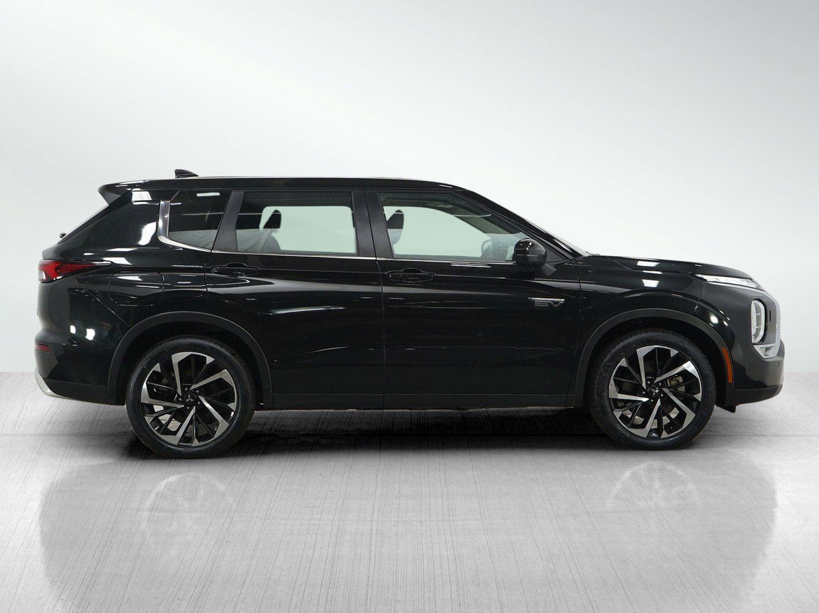 2023 Mitsubishi Outlander PHEV SE photo 6