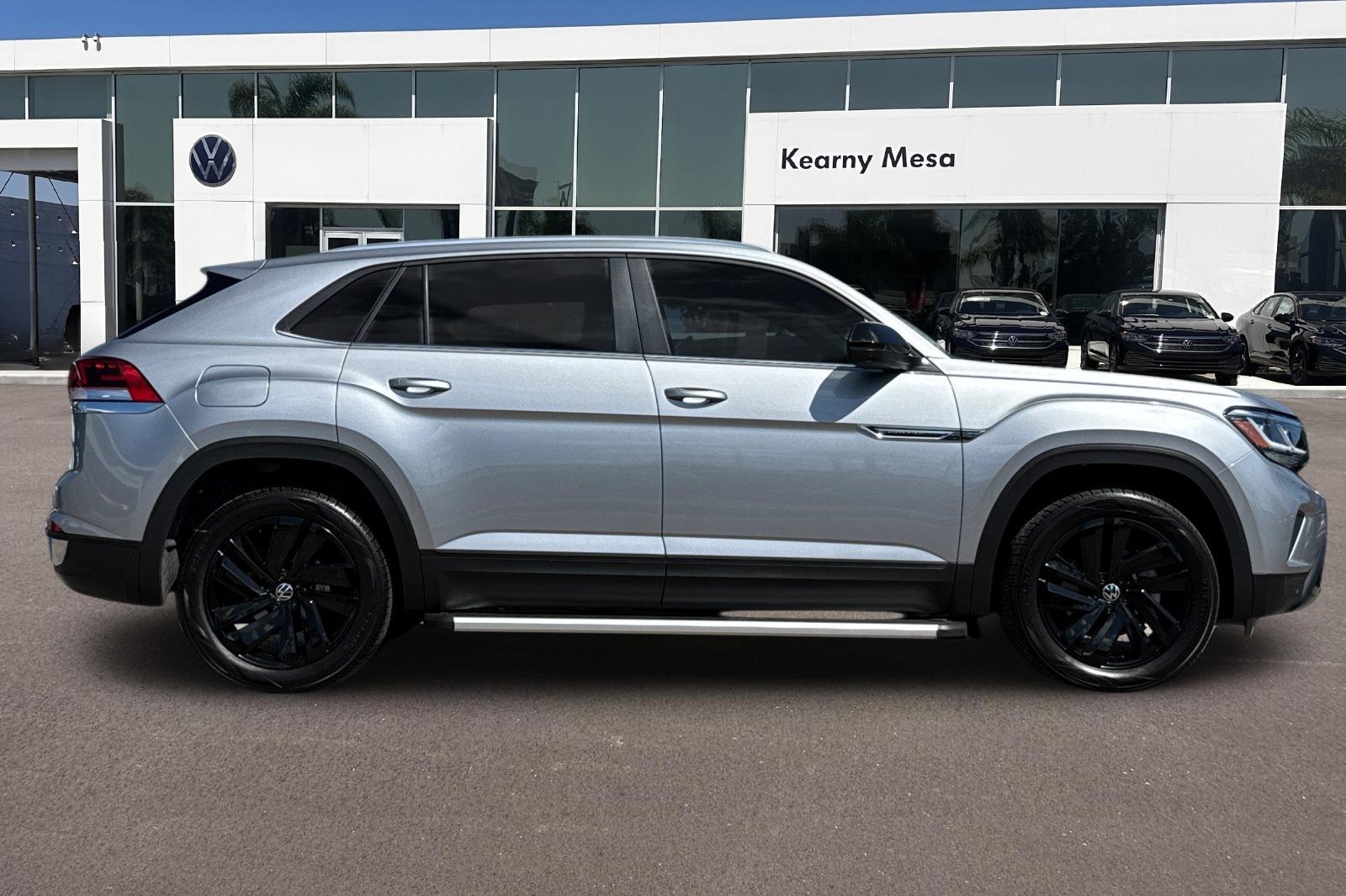 2023 Volkswagen Atlas Cross Sport V6 SE Technology photo 3