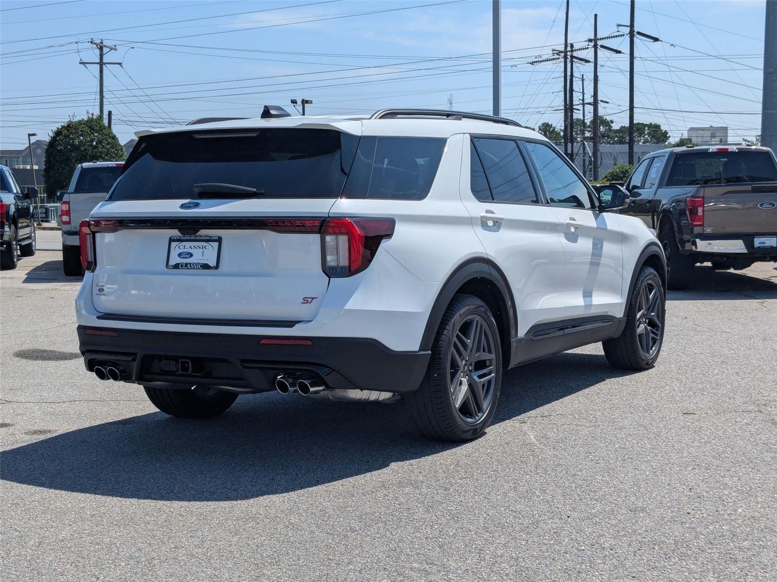 2025 Ford Explorer ST photo 2