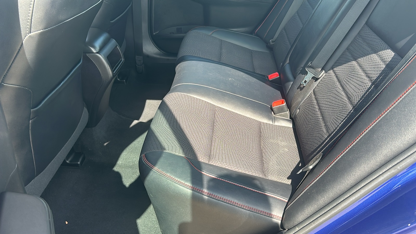 2016 Toyota Camry photo 26