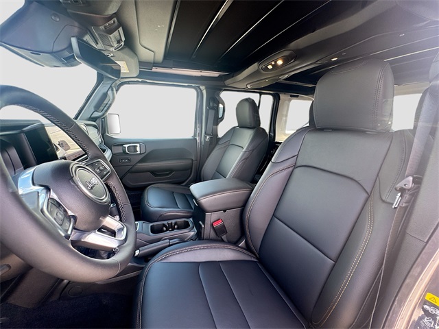 2025 Jeep Wrangler Sahara photo 17