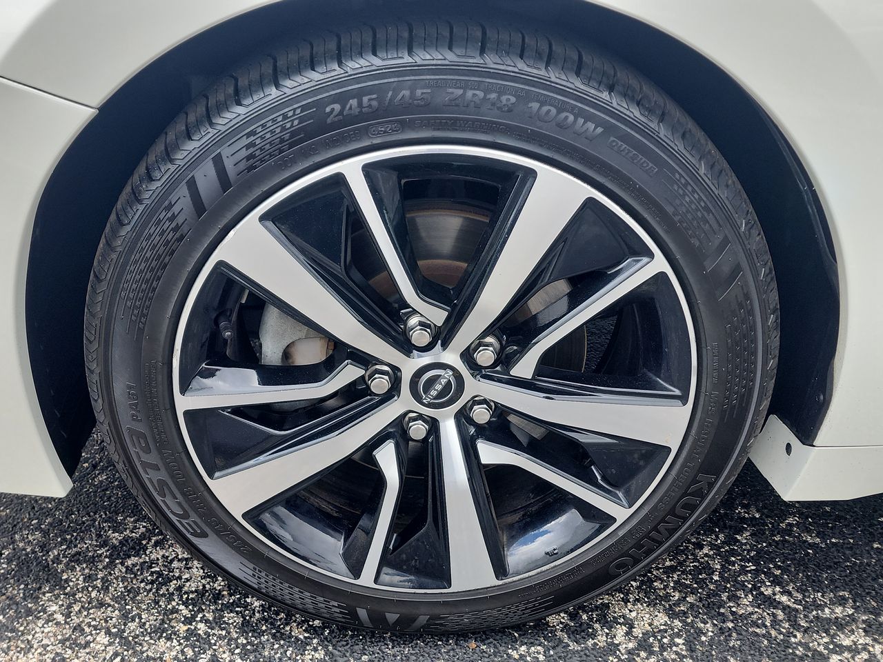 2023 Nissan Maxima SV photo 10
