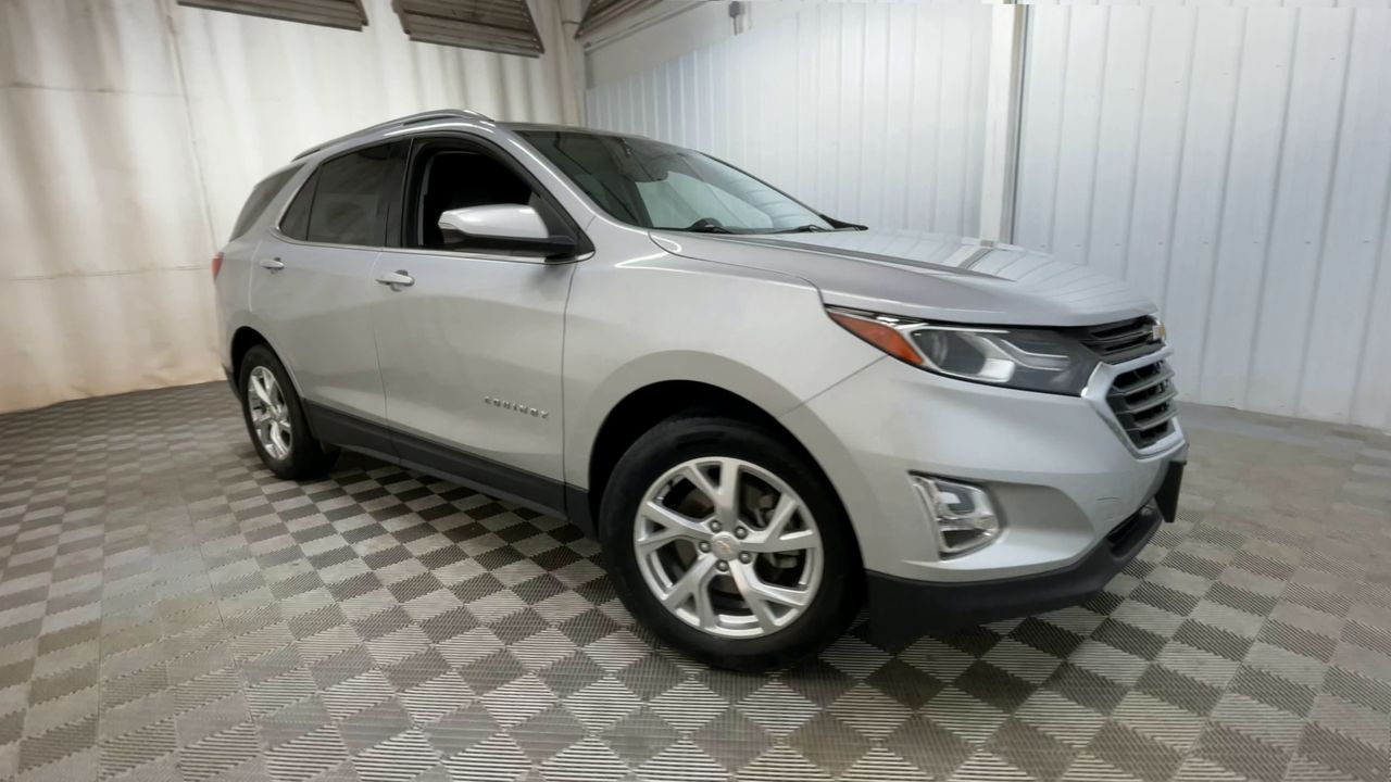 2019 Chevrolet Equinox LT photo 2