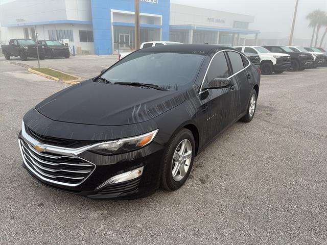 2025 Chevrolet Malibu LS photo 3