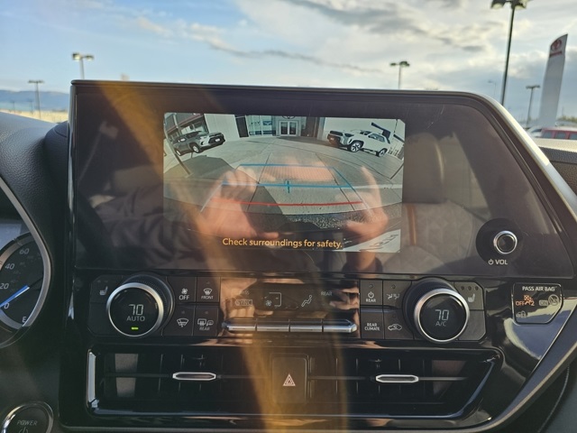 2023 Toyota Highlander Hybrid Bronze Edition photo 14