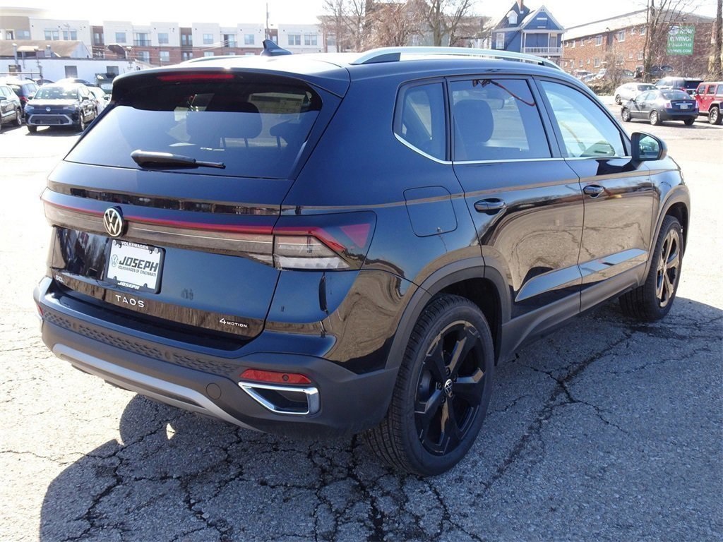 2025 Volkswagen Taos SEL photo 4