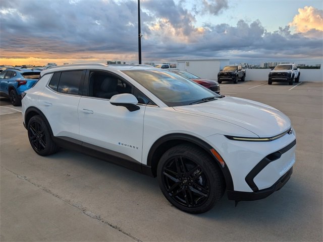 2026 Chevrolet Equinox LT photo 2