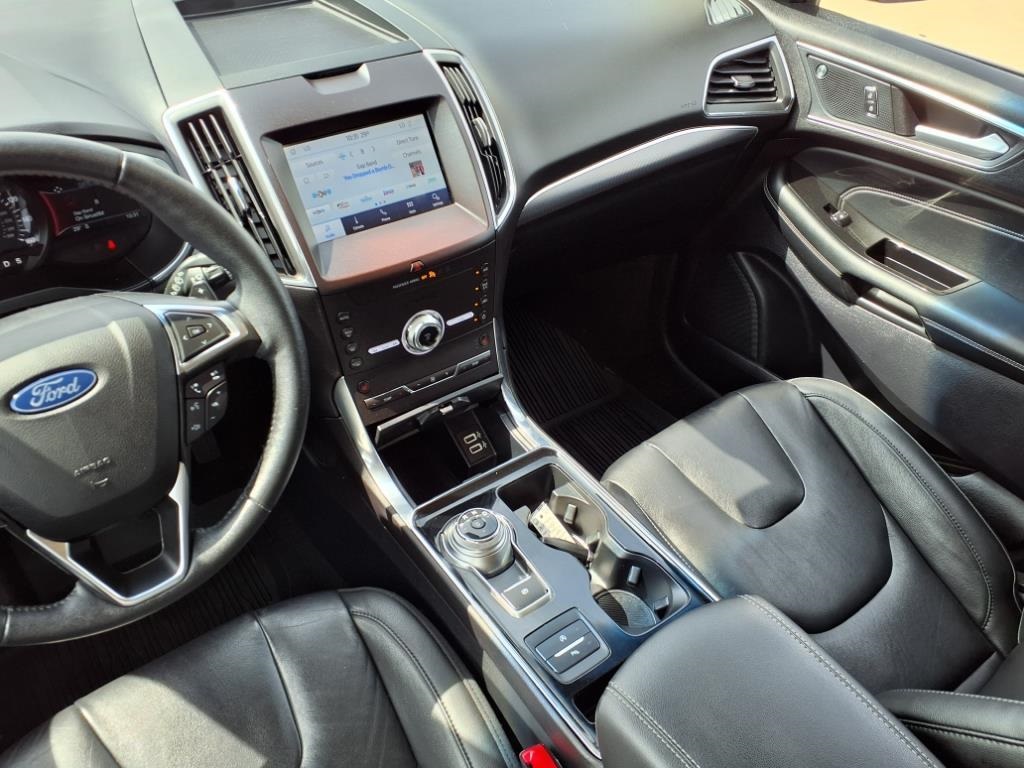 2020 Ford Edge Titanium photo 4
