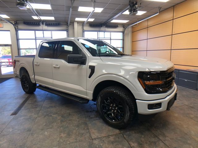 2025 Ford F-150 XLT photo 2