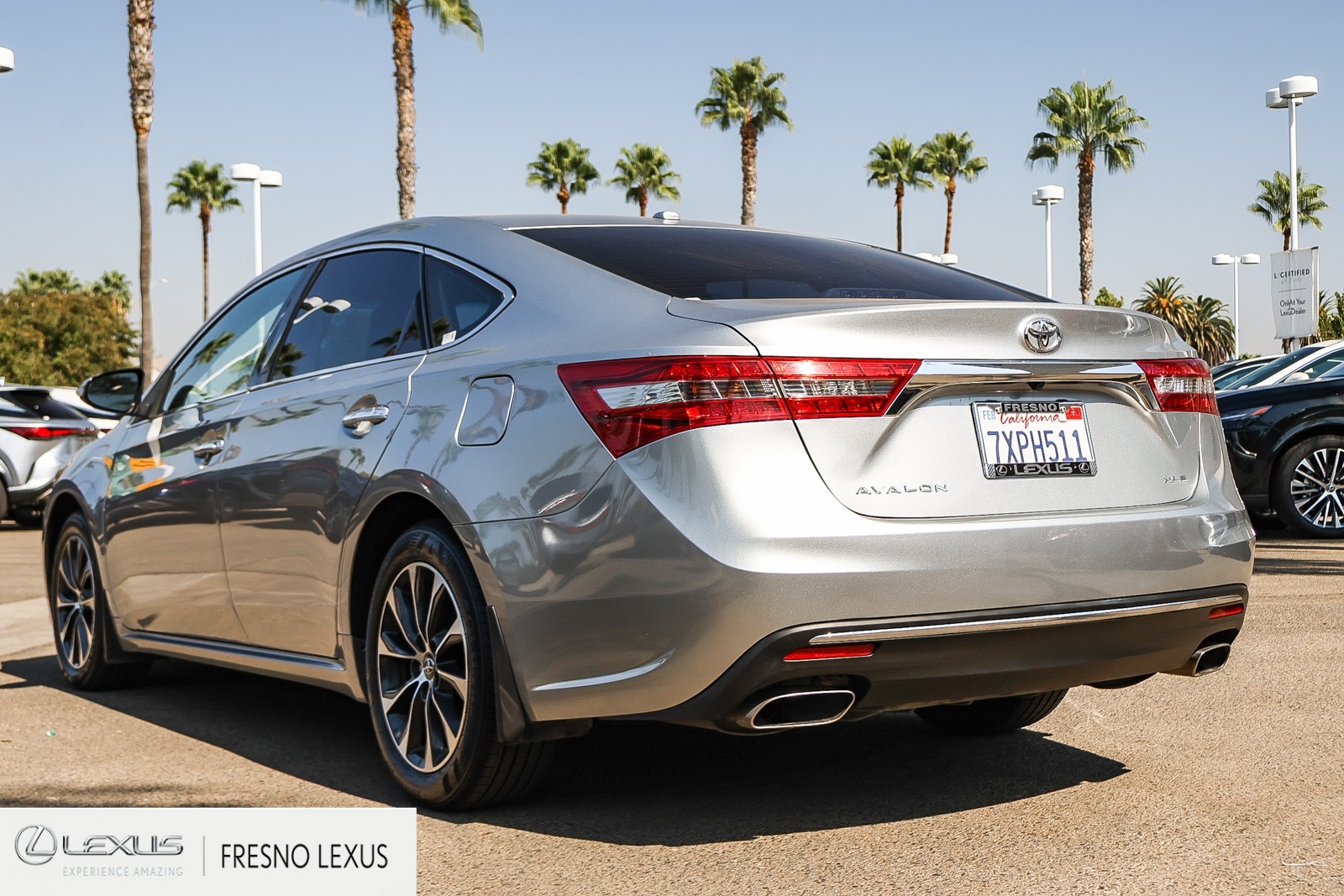2017 Toyota Avalon XLE Plus photo 4