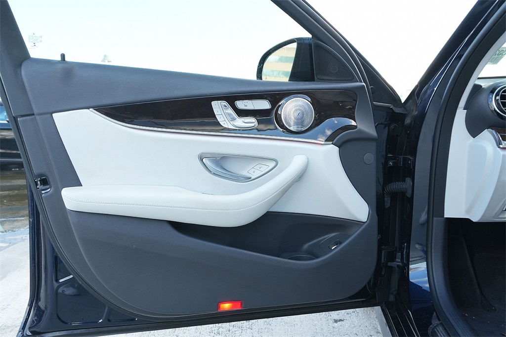 2022 Mercedes Benz E 350 photo 9
