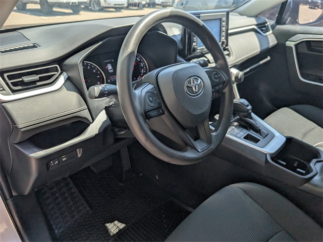 2022 Toyota RAV4 LE photo 9