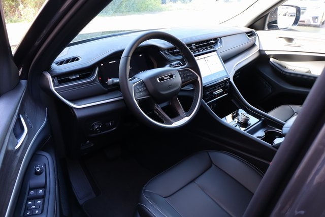 2025 Jeep Grand Cherokee Limited photo 11