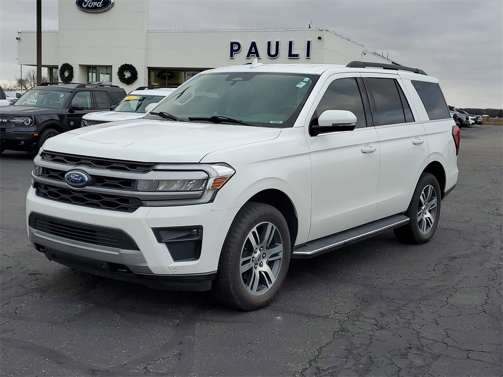 2022 Ford Expedition XLT photo 2