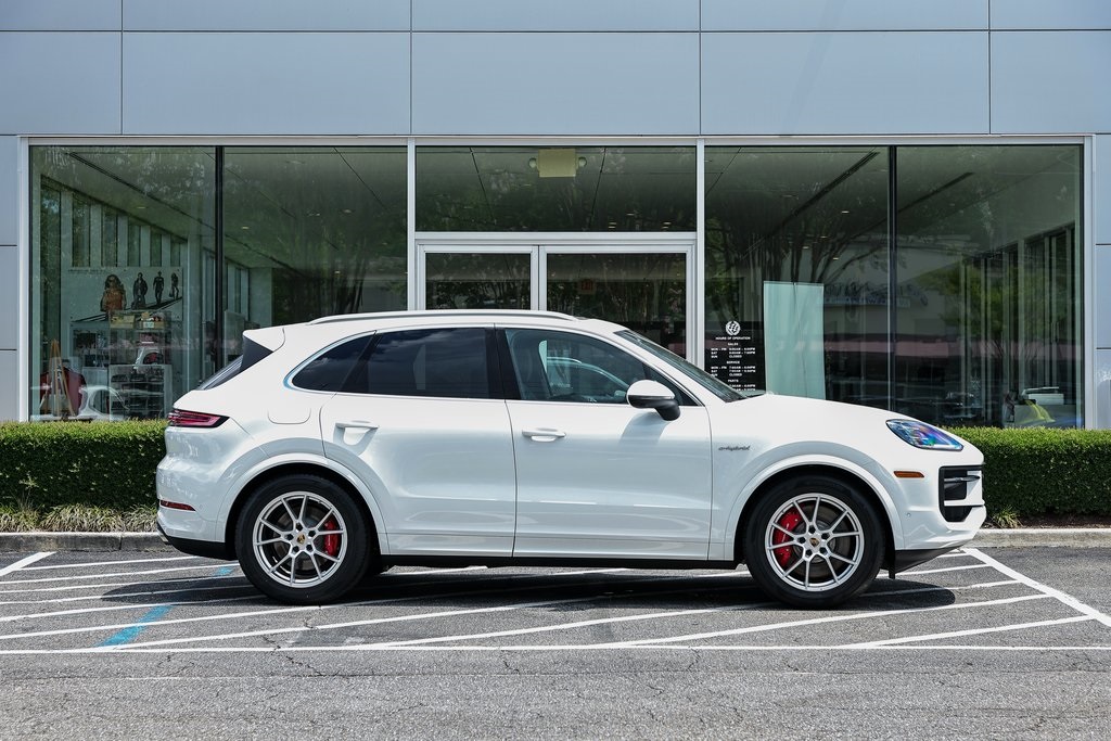 2025 Porsche Cayenne S E-Hybrid photo 8