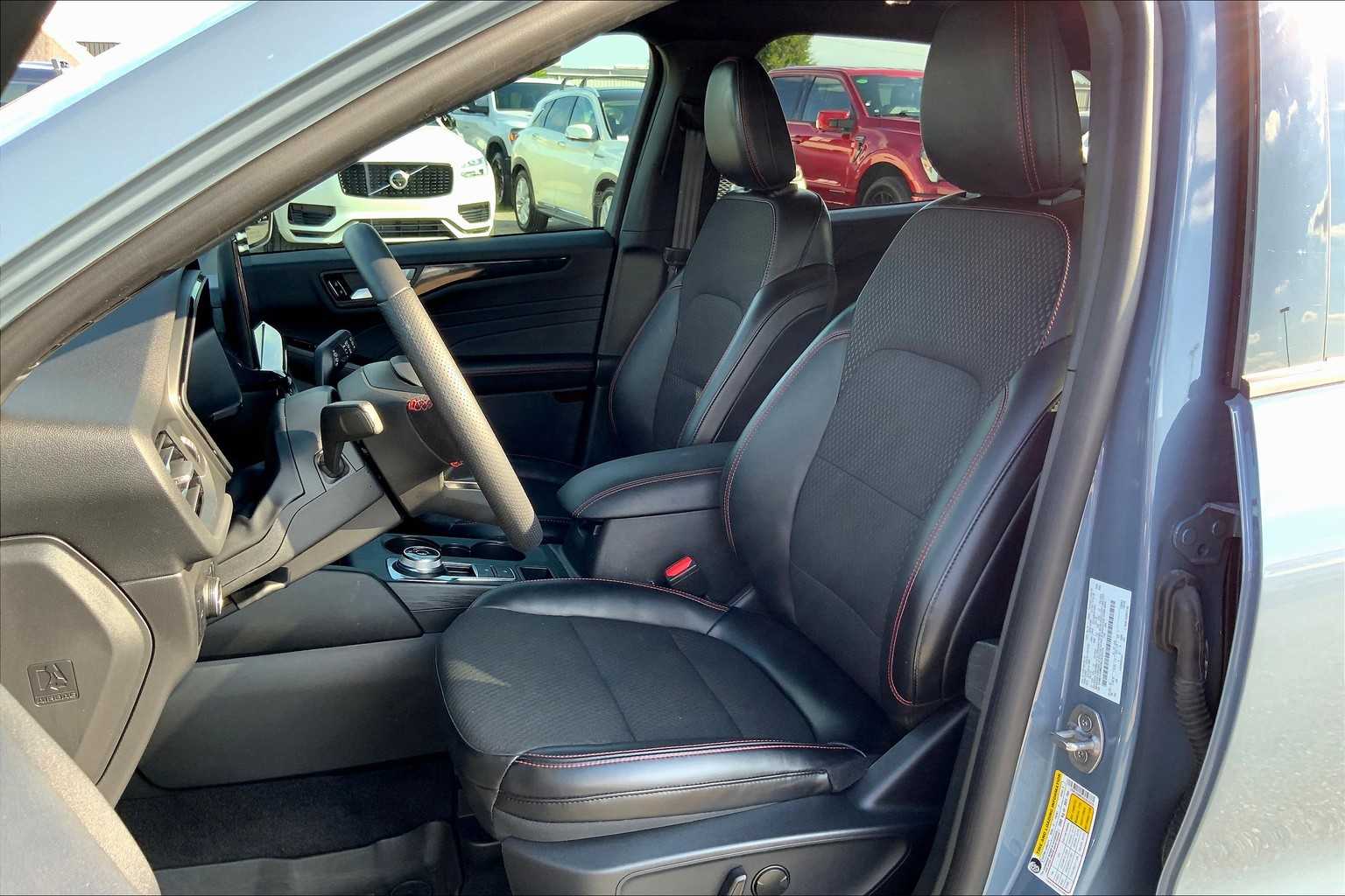 2024 Ford Escape ST-Line photo 6