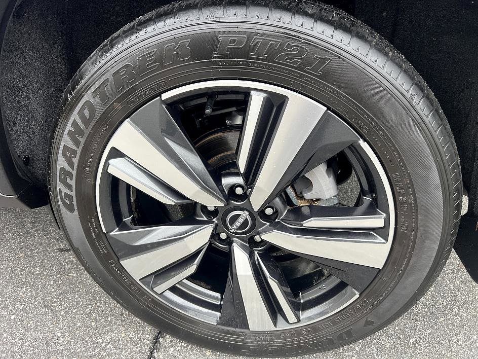 2024 Nissan Rogue SL photo 9