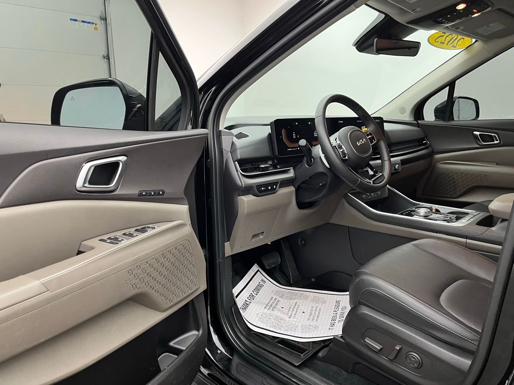 2025 Kia Carnival EX photo 24