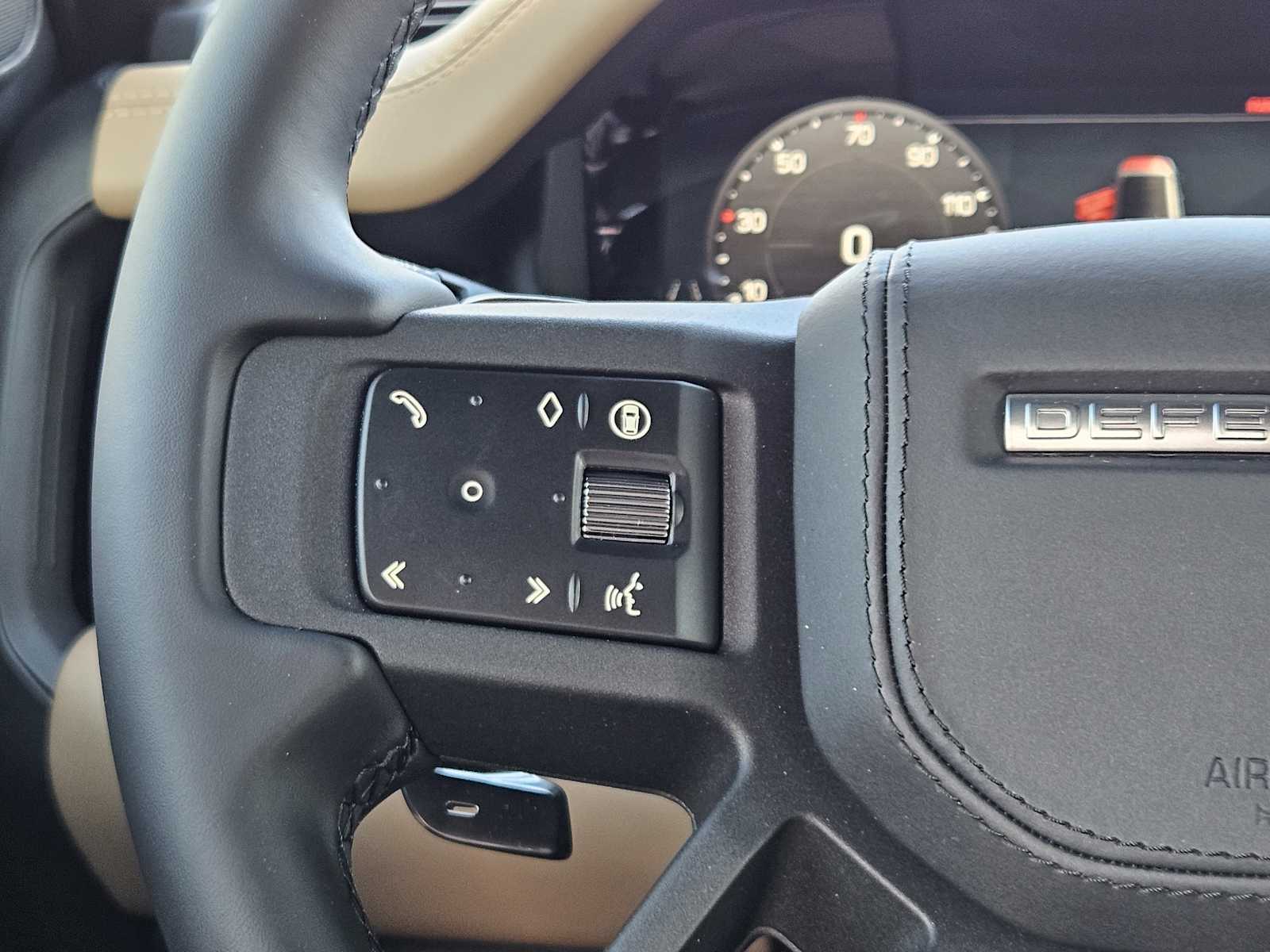 2025 Land Rover Defender 130 V8 photo 27