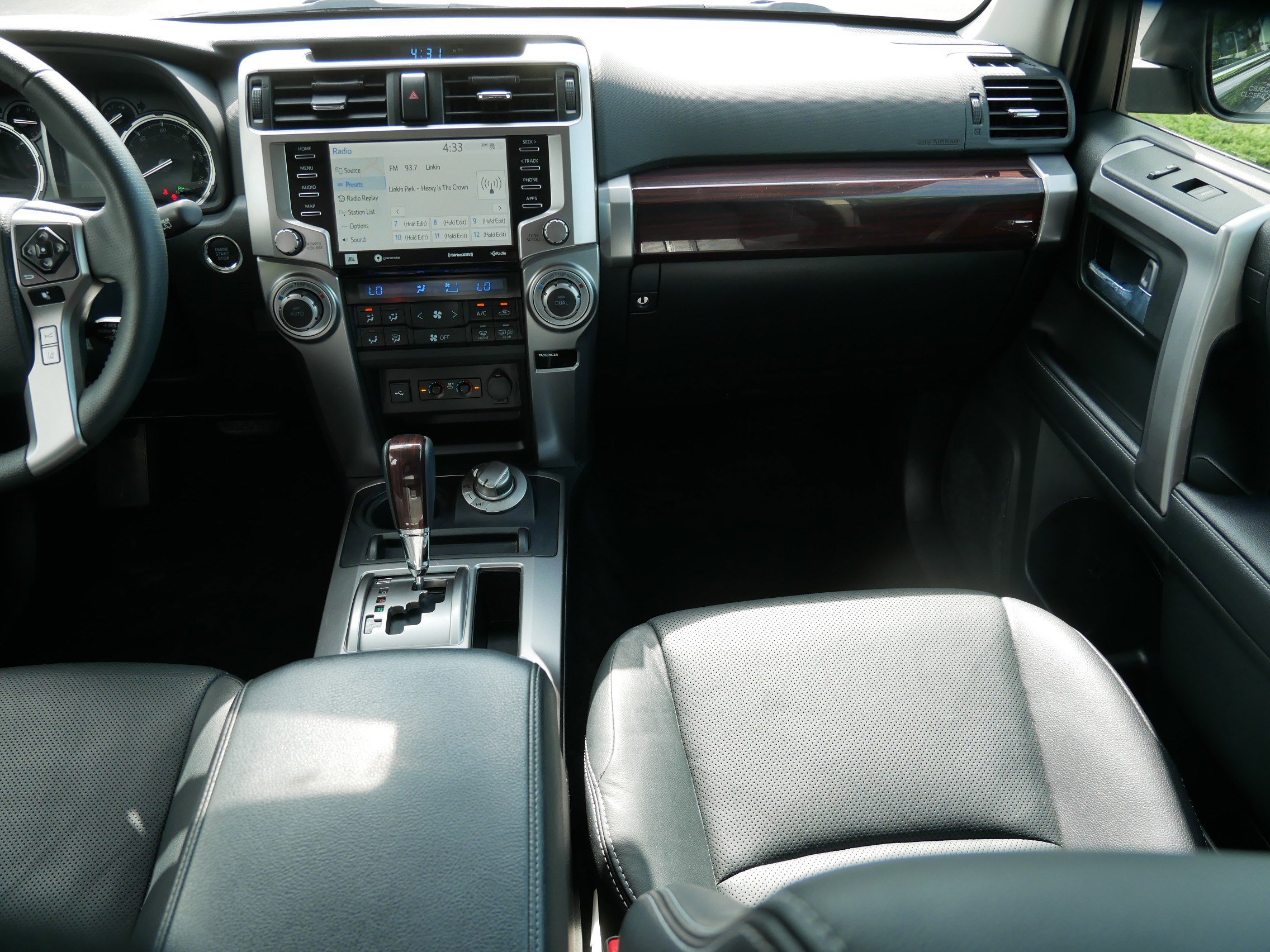 2022 Toyota 4Runner Limited photo 9