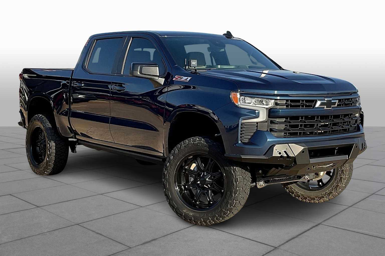 2023 Chevrolet Silverado 1500 RST photo 2