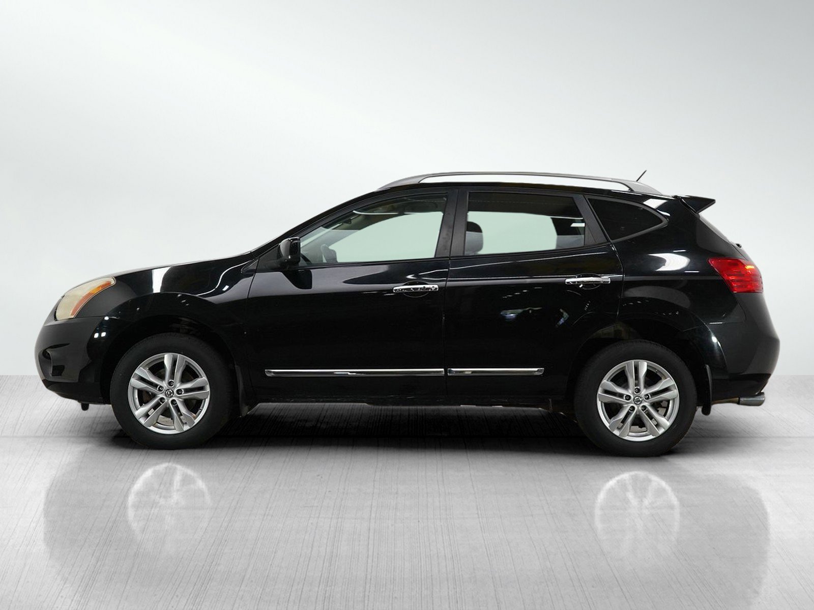 Used 2013 Nissan Rogue SV with VIN JN8AS5MVXDW636935 for sale in Burnsville, Minnesota
