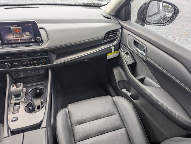 2025 Nissan Rogue SV photo 14
