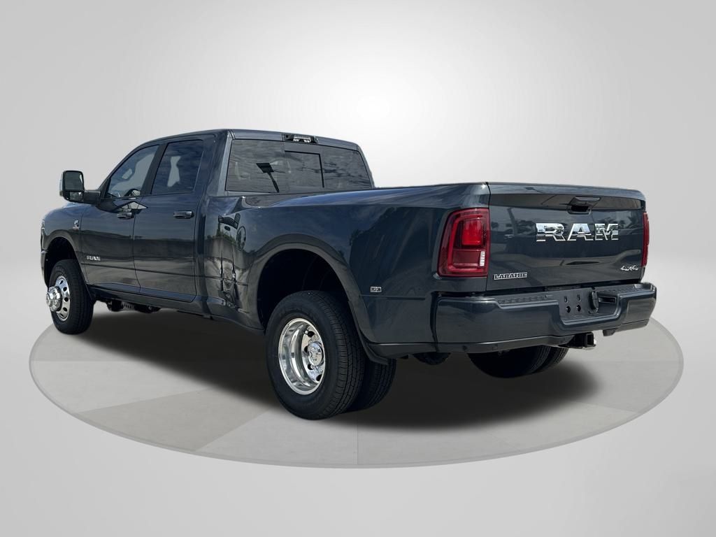 2025 Ram 3500 Laramie photo 4