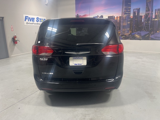 2025 Chrysler Voyager LX photo 23