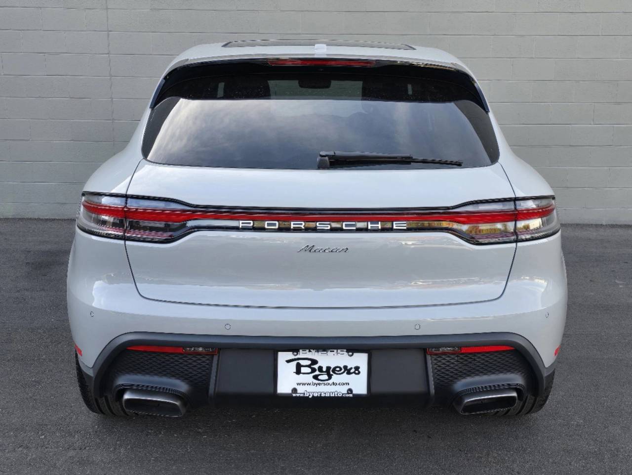 2025 Porsche Macan T photo 5