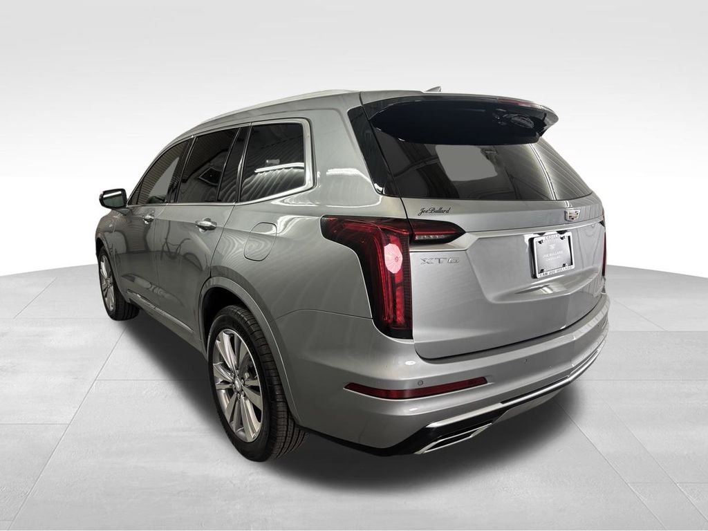 2025 Cadillac XT6 Premium Luxury photo 4