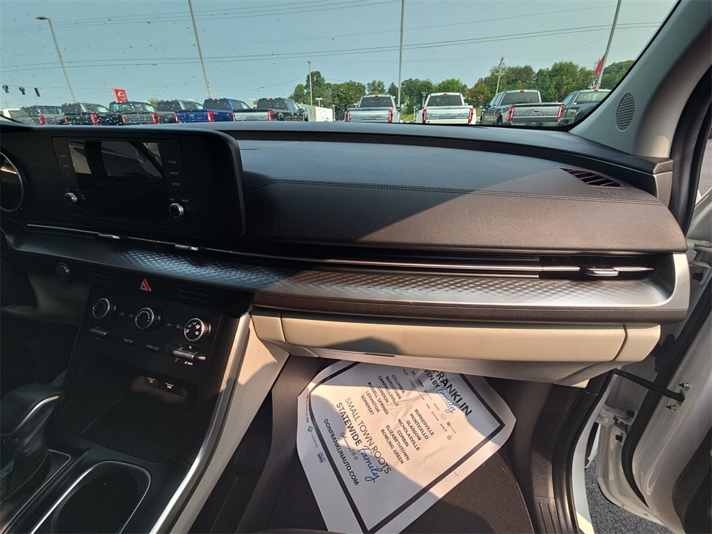 2024 Kia Carnival LX photo 11