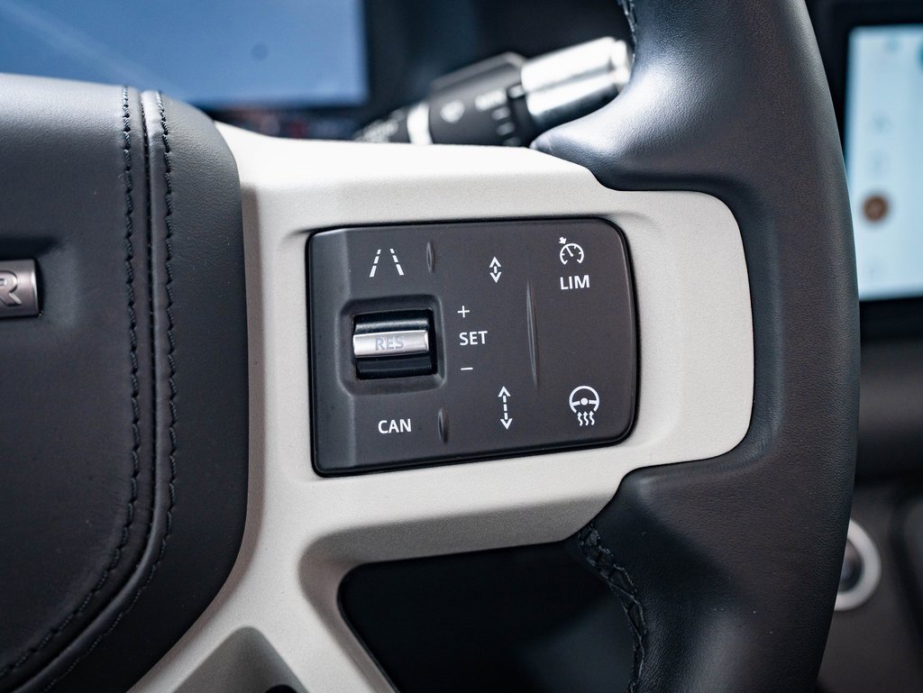 2020 Land Rover Defender 110 HSE photo 19