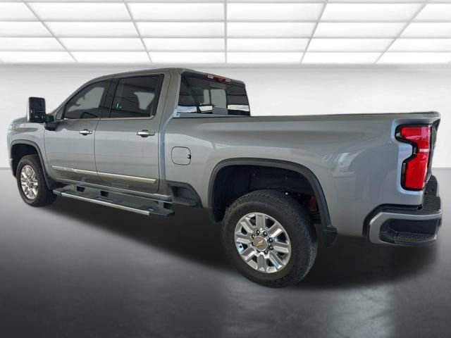 2024 Chevrolet Silverado 2500HD High Country photo 3