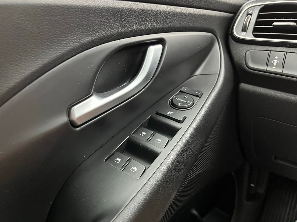 2019 Hyundai Elantra GT photo 22