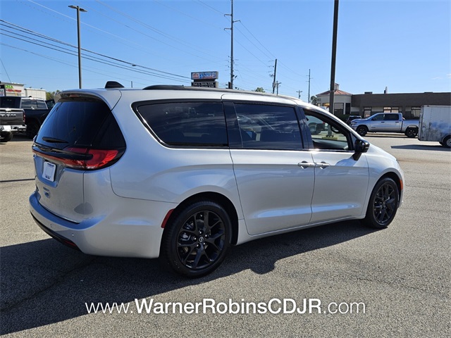 2026 Chrysler Pacifica photo 11