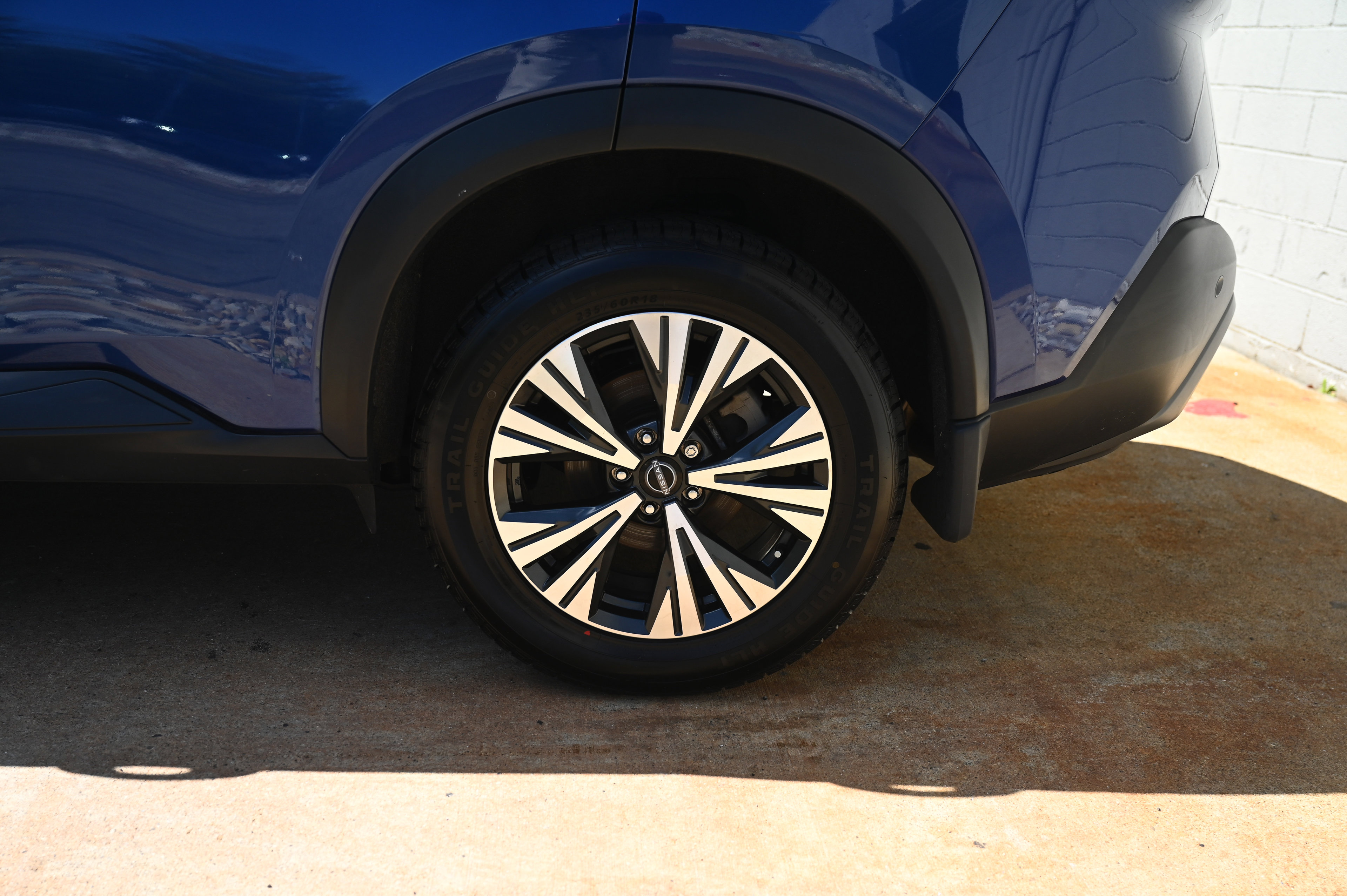 2023 Nissan Rogue SV photo 9