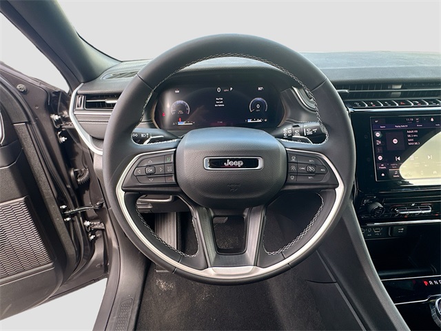 2025 Jeep Grand Cherokee Laredo photo 10