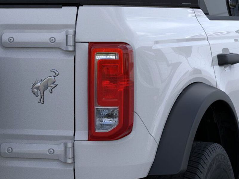 2025 Ford Bronco Base photo 23