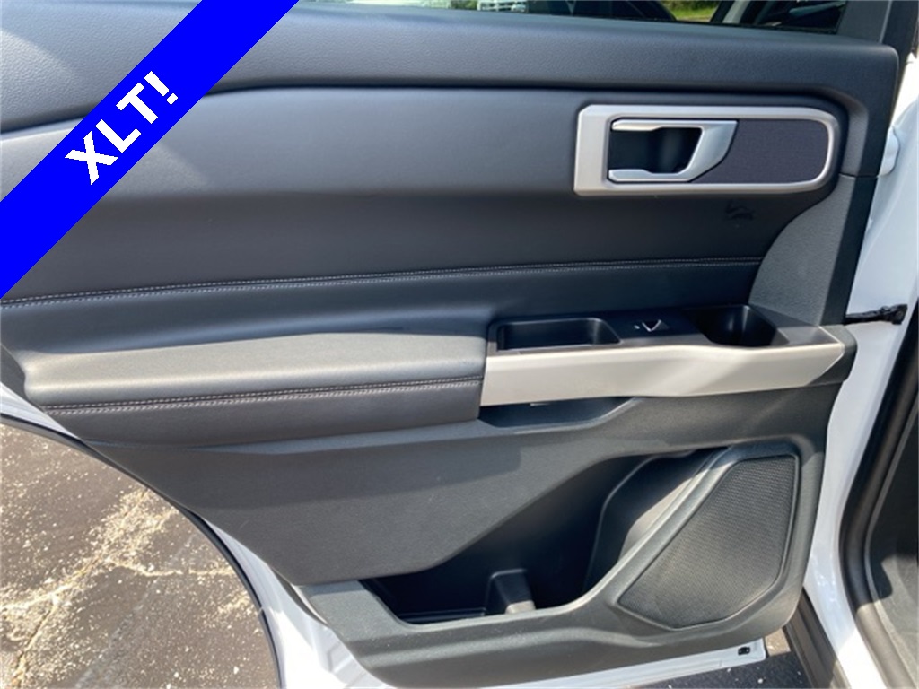 2024 Ford Explorer XLT photo 24