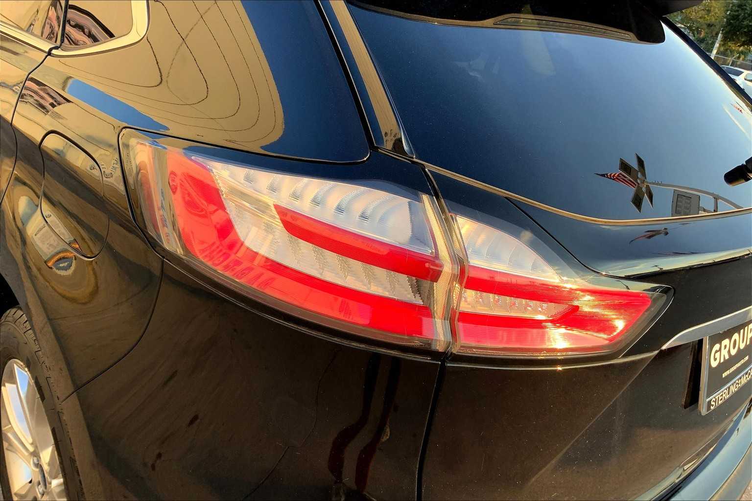 2019 Ford Edge Titanium photo 19