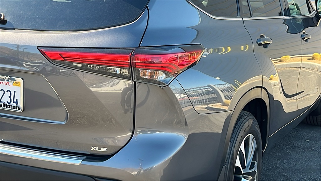 2022 Toyota Highlander XLE photo 7