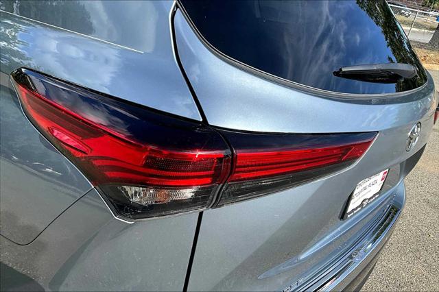 2023 Toyota Highlander Limited photo 28