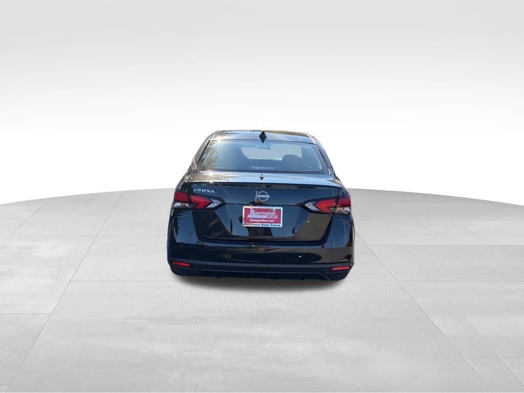 2025 Nissan Versa 1.6 SV photo 3